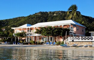 Praia particular, espreguiçadeiras, toalhas de praia 