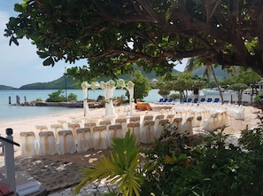 Outdoor wedding area - Catamaran Hotel Marina (Falmouth Harbour)