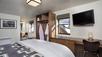 Premium bedding, desk, iron/ironing board, free cots/infant beds