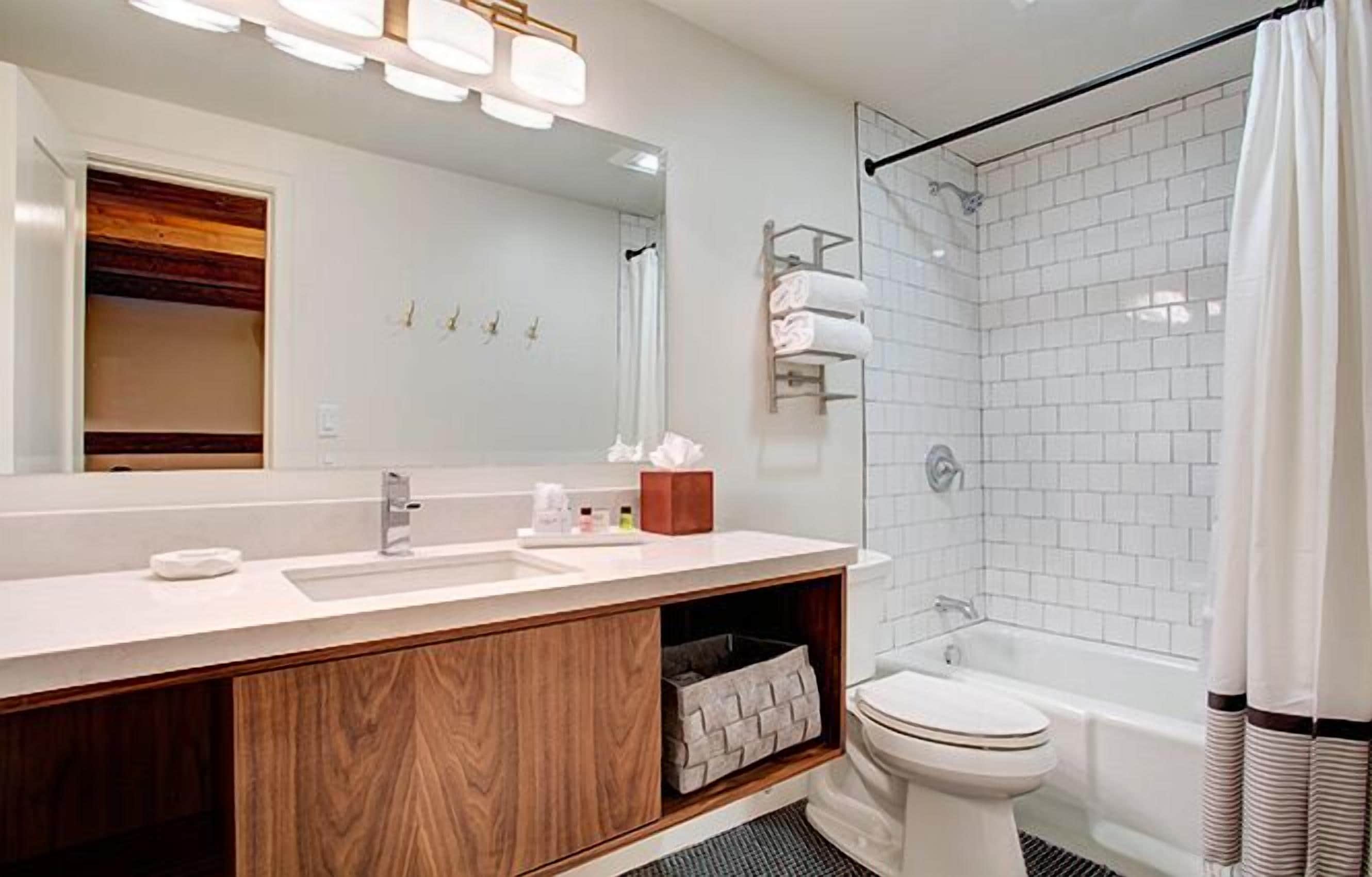 combined shower/bathtub, free toiletries, hair dryer, bathrobes