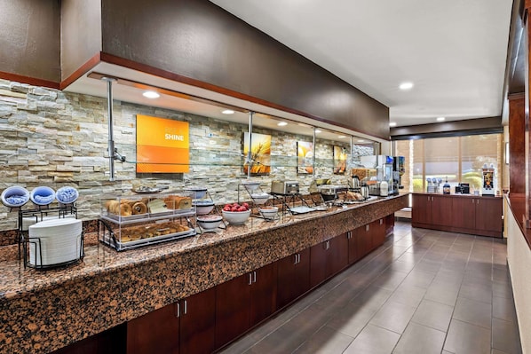 Free daily full breakfast - Comfort Inn Roswell-Dunwoody (Roswell)