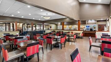 Petit déjeuner complet compris tous les jours