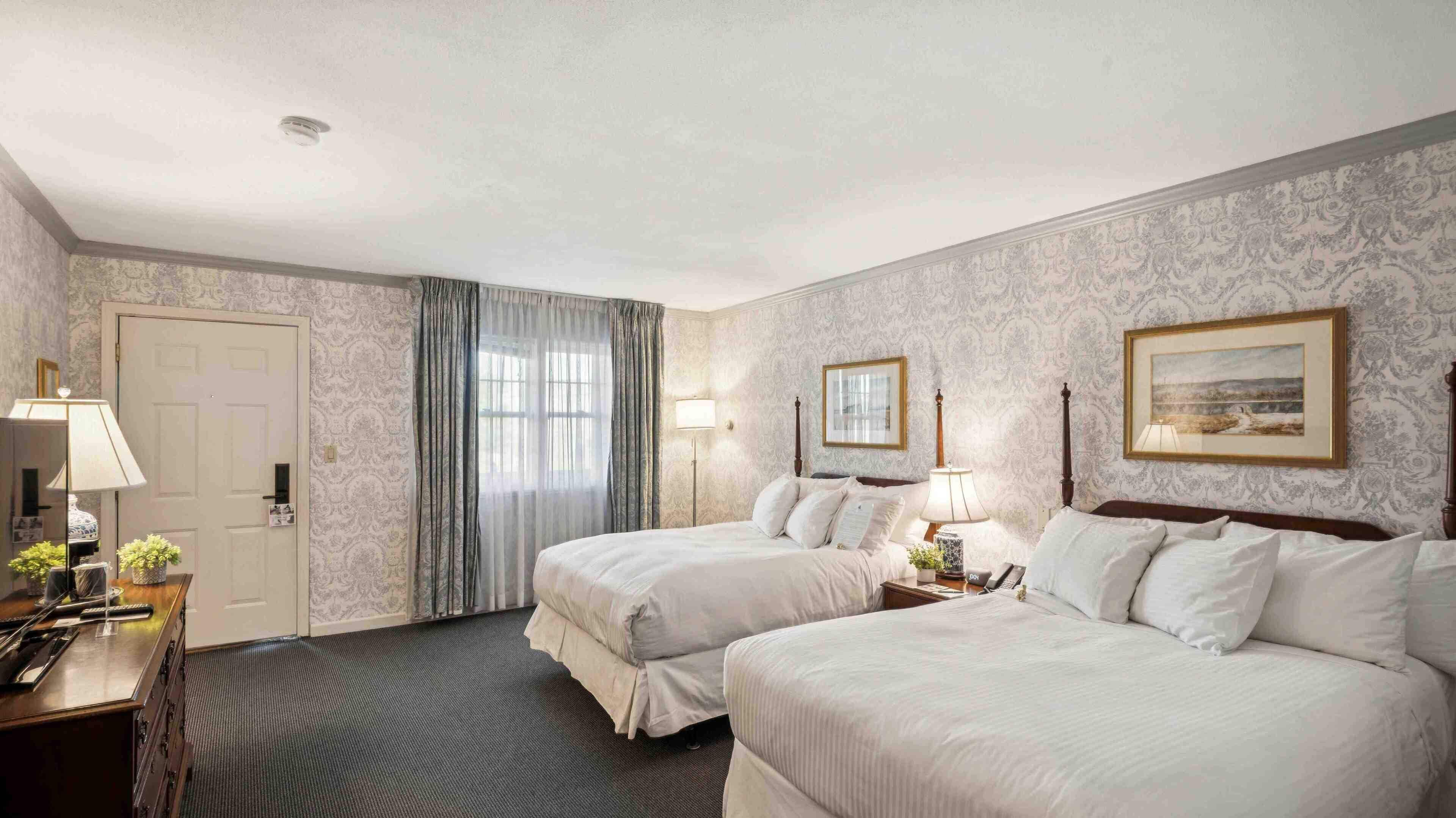 Double Room | Frette Italian sheets, premium bedding, down comforters, in-room safe