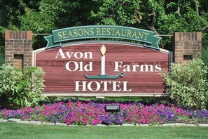 A sign for Seasons Restaurant at Avon Old Farms Hotel. - Avon Old Farms Hotel (Avon)
