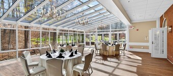 Avon Old Farms Hotel