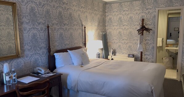 Economy Single Room, 1 Double Bed | Frette Italian sheets, premium bedding, down comforters, in-room safe