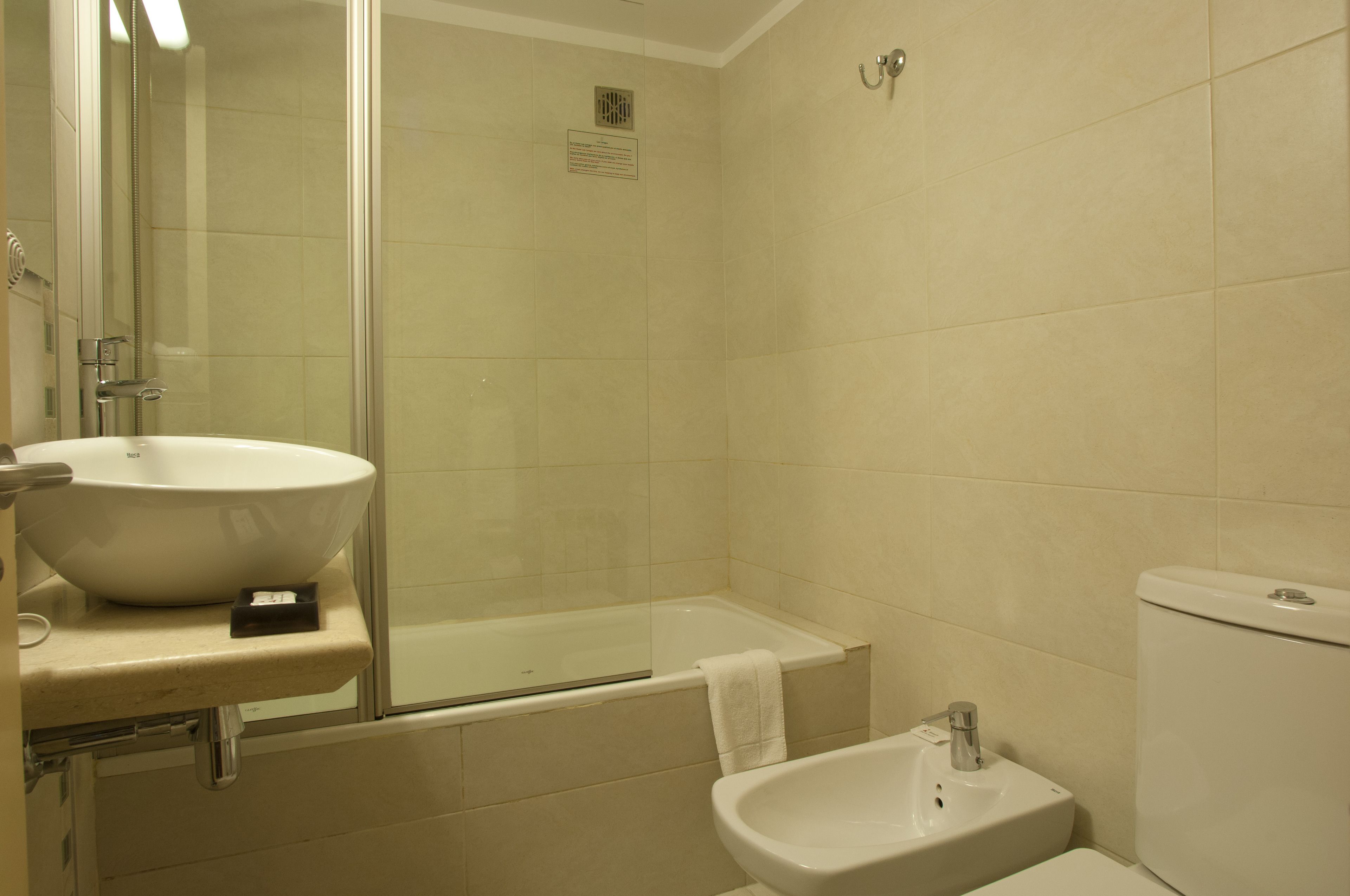 bathtub, deep-soaking bathtub, eco-friendly toiletries, hair dryer