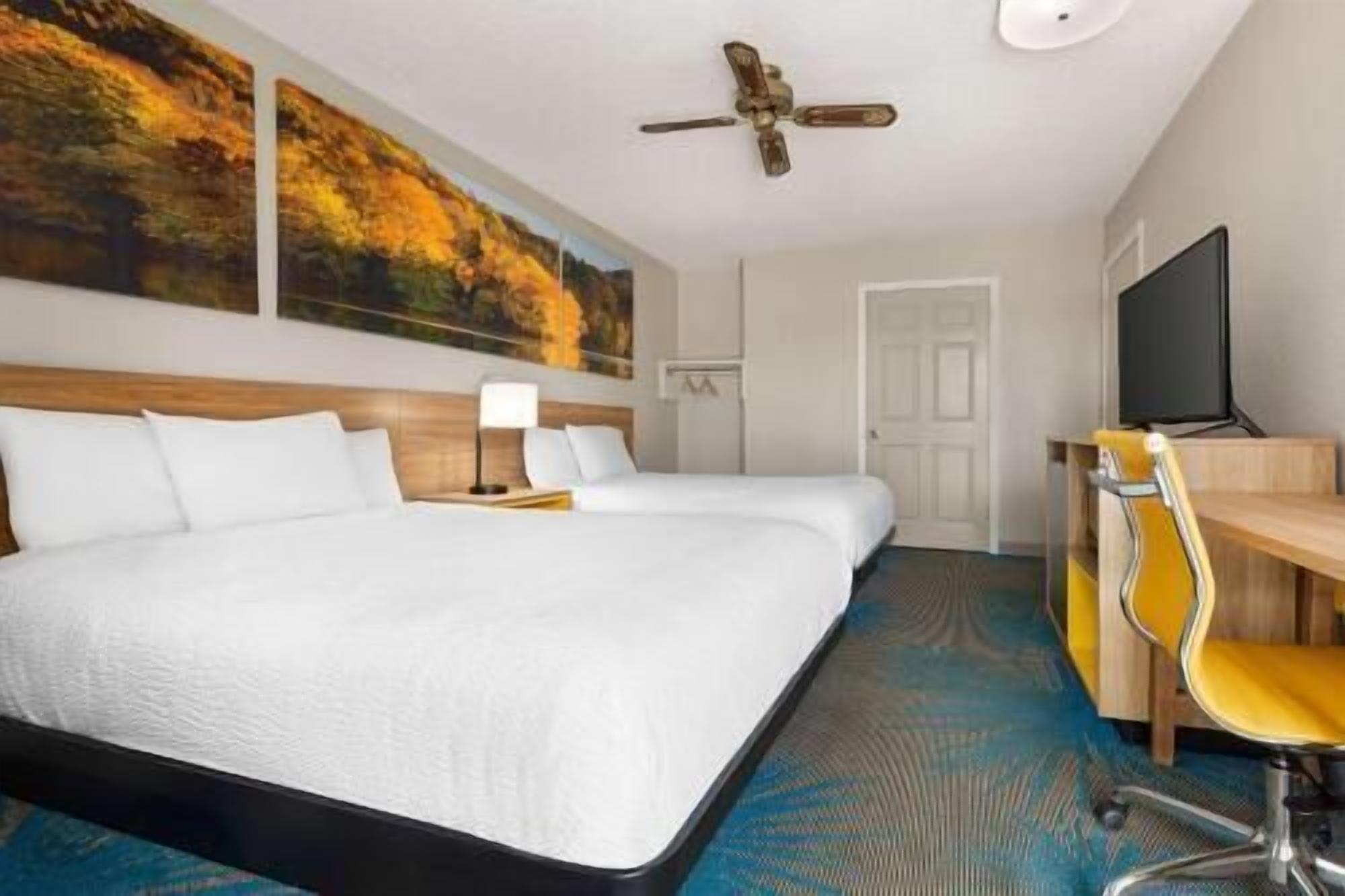 Desk, free WiFi, bed sheets