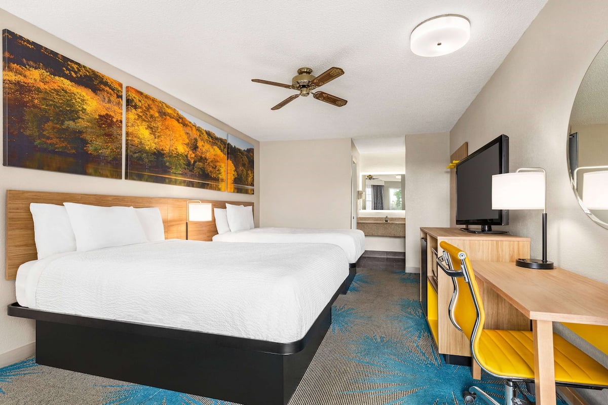 Työpöytä, ilmainen Wi-Fi, vuodevaatteet