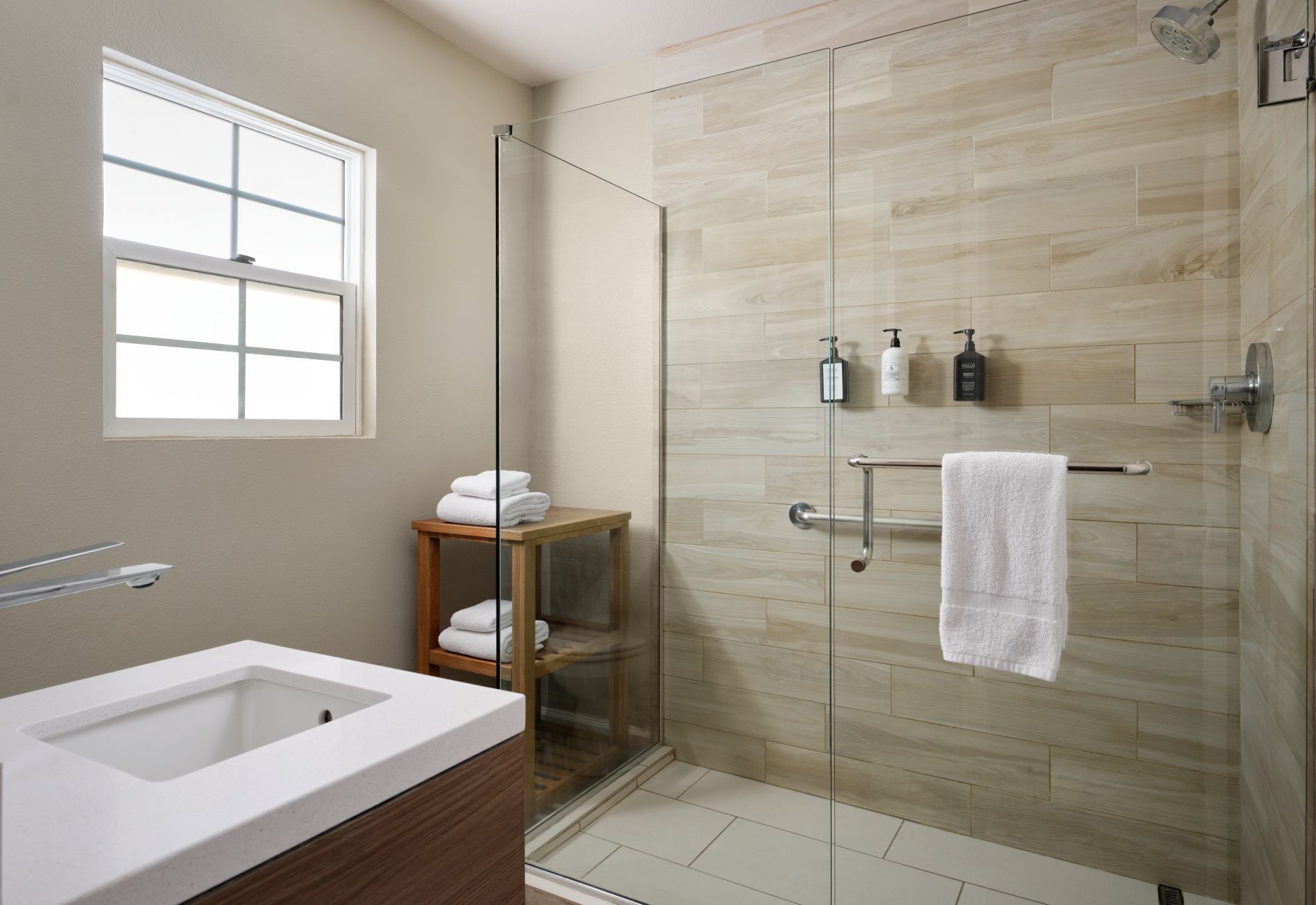 Shower, free toiletries, hair dryer, towels