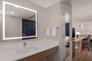 Desk, laptop workspace, soundproofing, iron/ironing board - Spark by Hilton Fishkill (Fishkill)