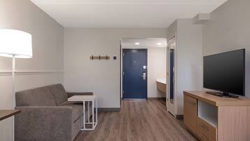 Suite, 1 King Bed | Desk, laptop workspace, soundproofing, iron/ironing board