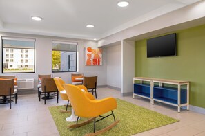 Lobby - Spark by Hilton Fishkill (Fishkill)