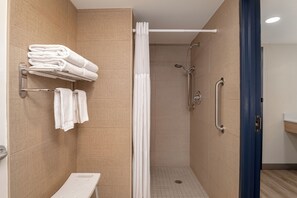 룸, 킹사이즈침대 1개, 장�애인 지원 (Mobility, Roll-In Shower) | 욕실 | 샤워기/욕조 결합, 무료 세면용품, 헤어드라이어, 타월