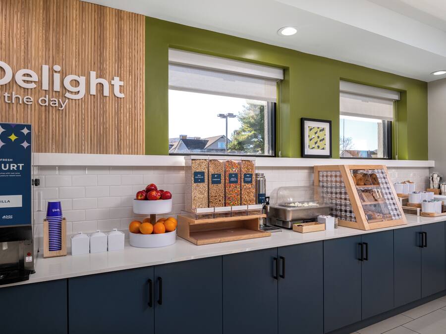 Free daily continental breakfast