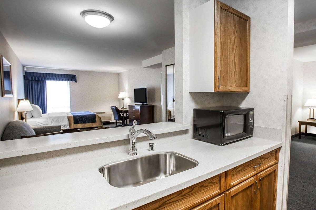 egyptian cotton sheets, premium bedding, pillow-top beds, desk