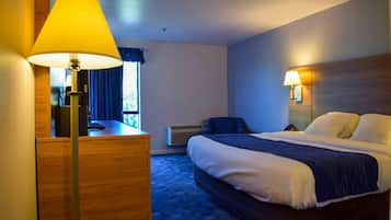 Egyptian cotton sheets, premium bedding, pillowtop beds, desk