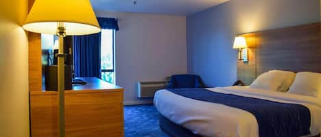 Egyptian cotton sheets, premium bedding, pillowtop beds, desk