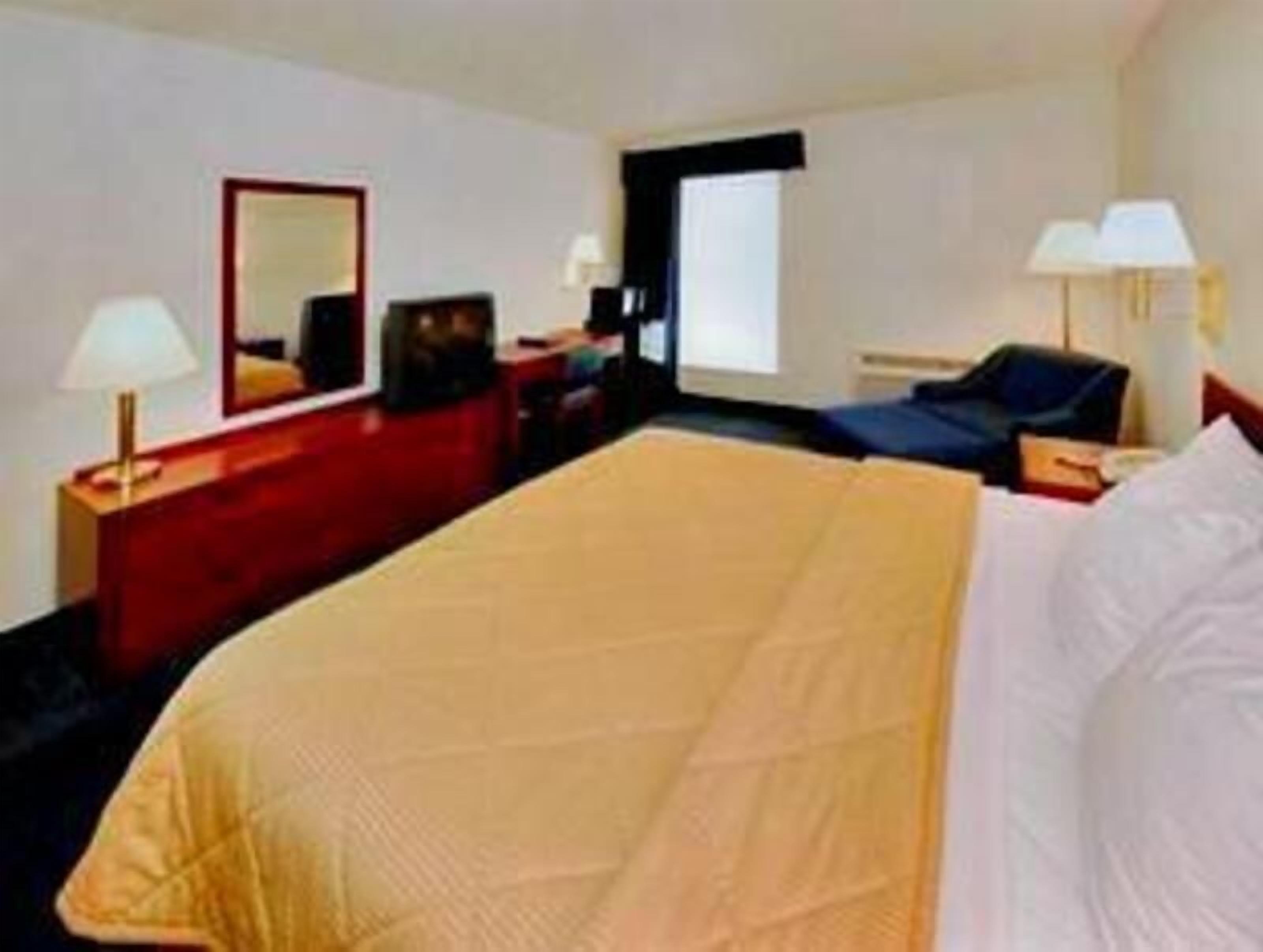 Egyptian cotton sheets, premium bedding, pillow-top beds, desk