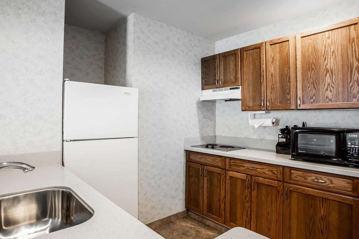 egyptian cotton sheets, premium bedding, pillow-top beds, desk