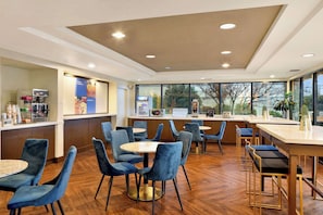 Her gün ücretsiz tam kahvaltı