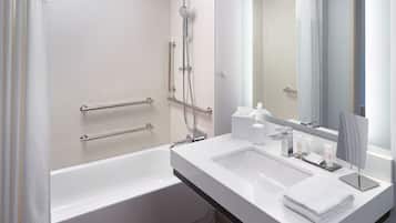 Suihkun ja ammeen yhdistelmä, ympäristöystävälliset hygieniatuotteet