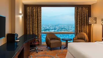 Deluxe Room, 1 Queen Bed, Non Smoking | 1 bedroom, down comforters, pillowtop beds, free minibar items