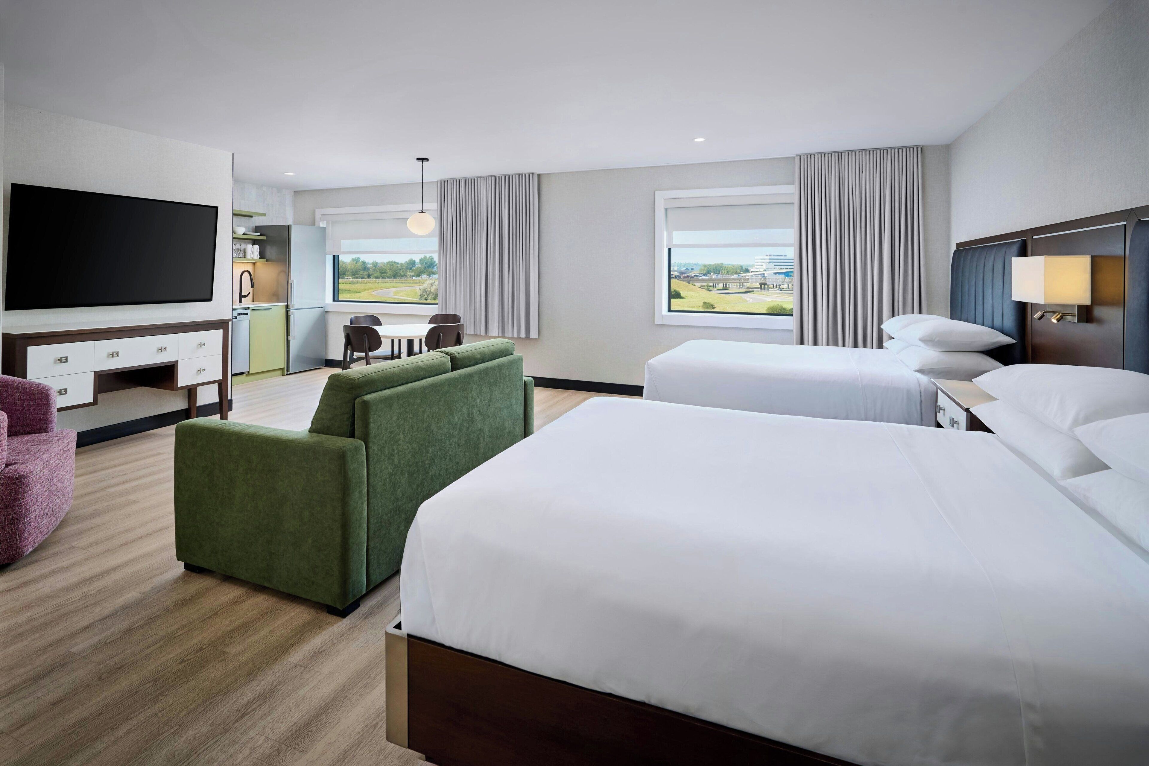 高档床上用品、羽绒被、客房内保险箱、办公桌