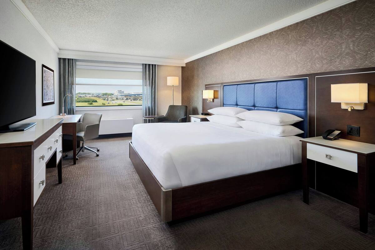 Premium bedding, down comforters, in-room safe, desk