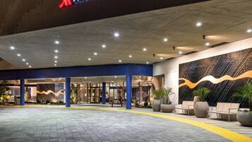 Vista frontal de la propiedad