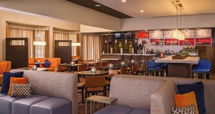 Courtyard by Marriott Richmond West