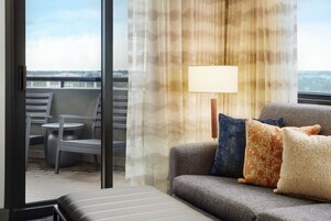 Suite, 1 cama de matrimonio grande, balcón, en esquina | Vistas desde la habitación