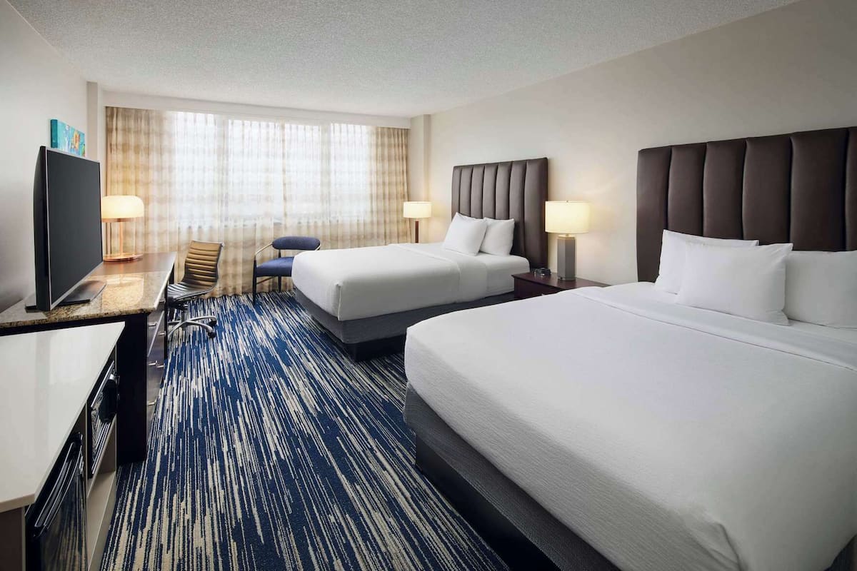 Premium bedding, in-room safe, desk, laptop workspace