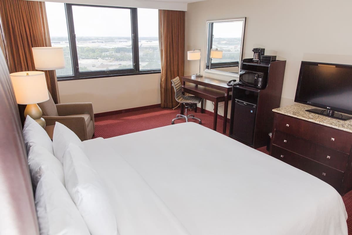 Premium bedding, in-room safe, desk, laptop workspace