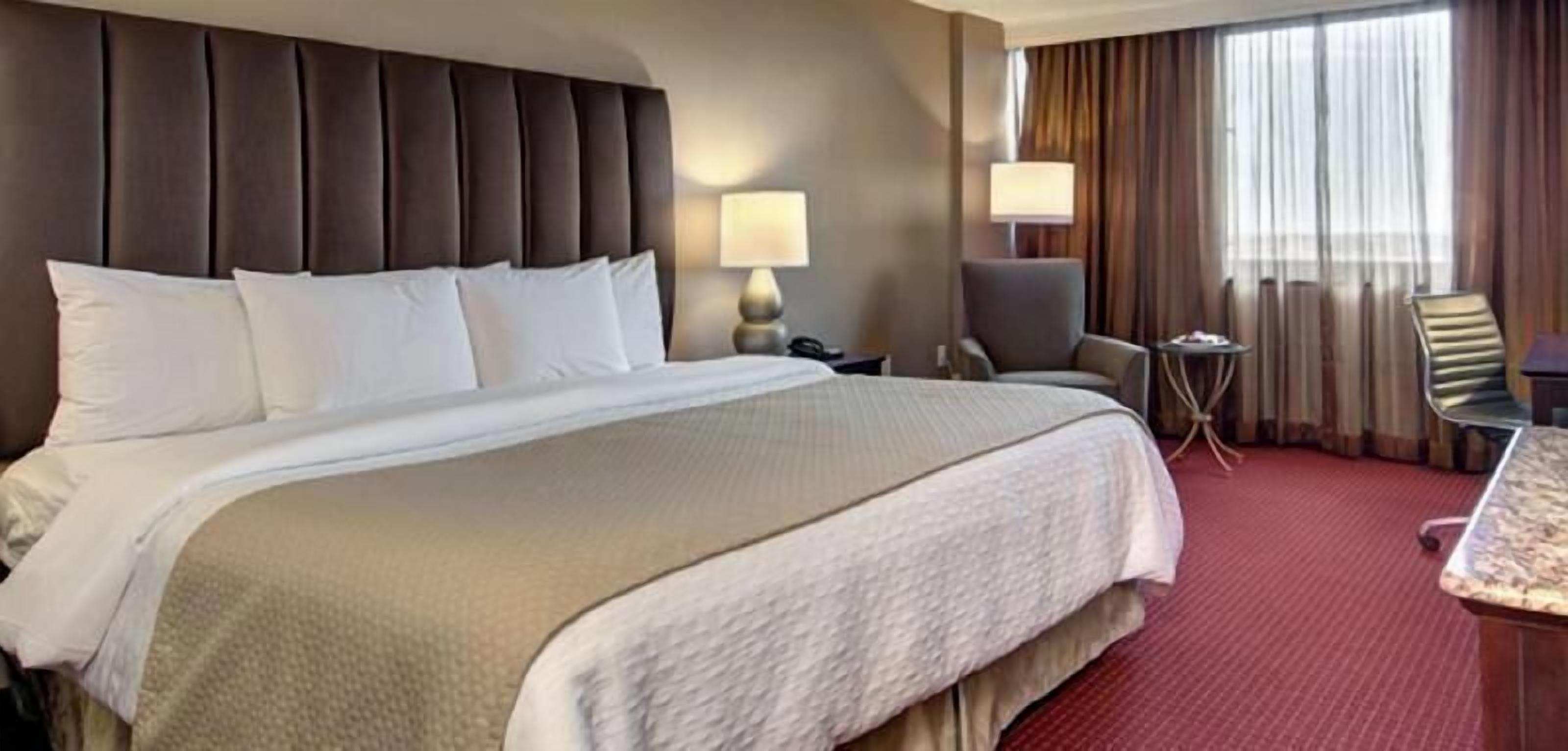 Premium bedding, in-room safe, desk, laptop workspace