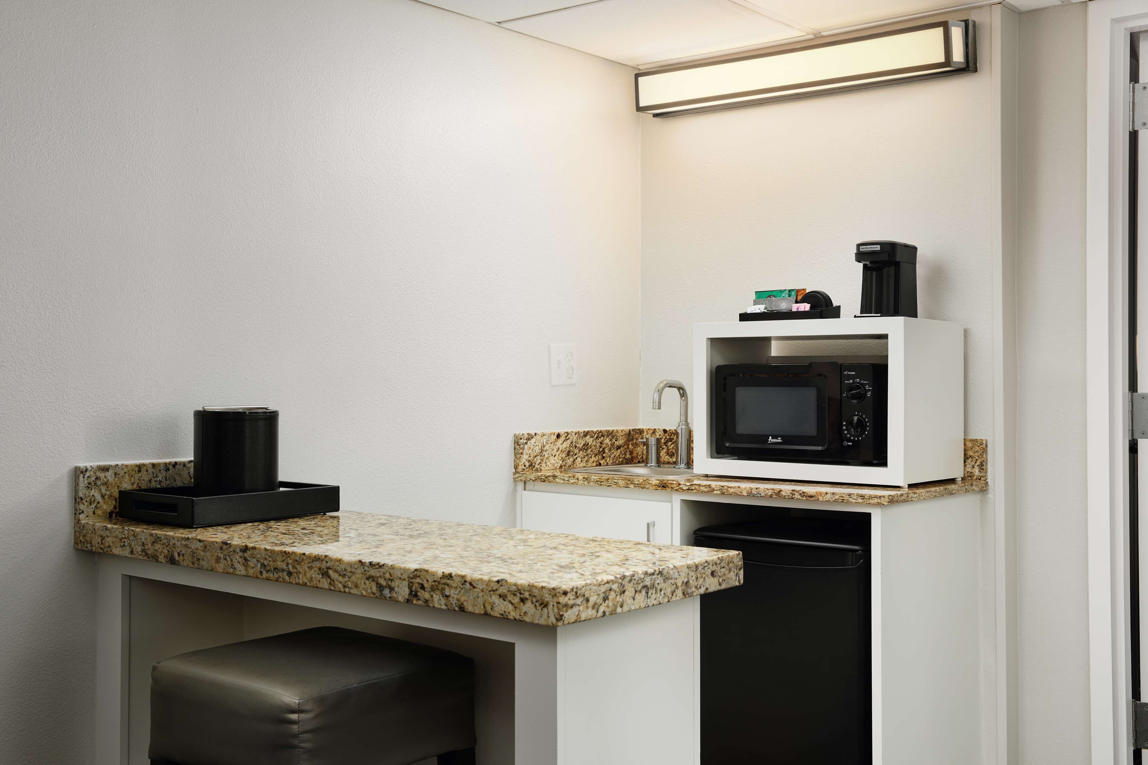 premium bedding, in-room safe, desk, laptop workspace