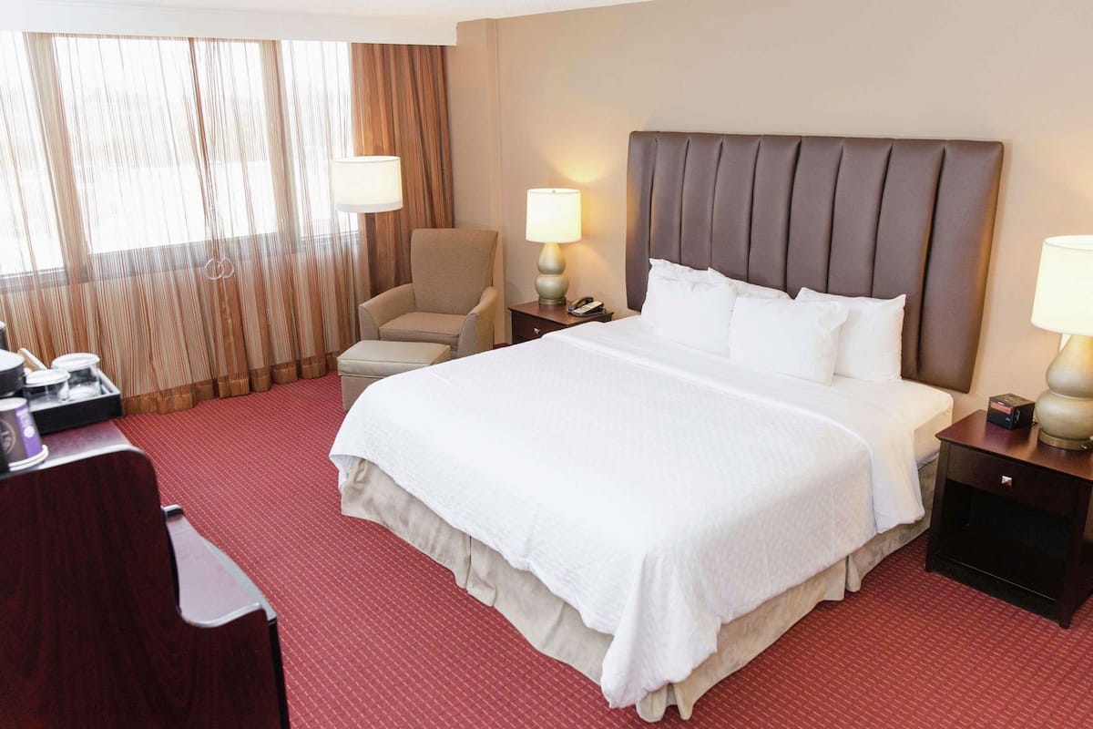 Premium bedding, in-room safe, desk, laptop workspace