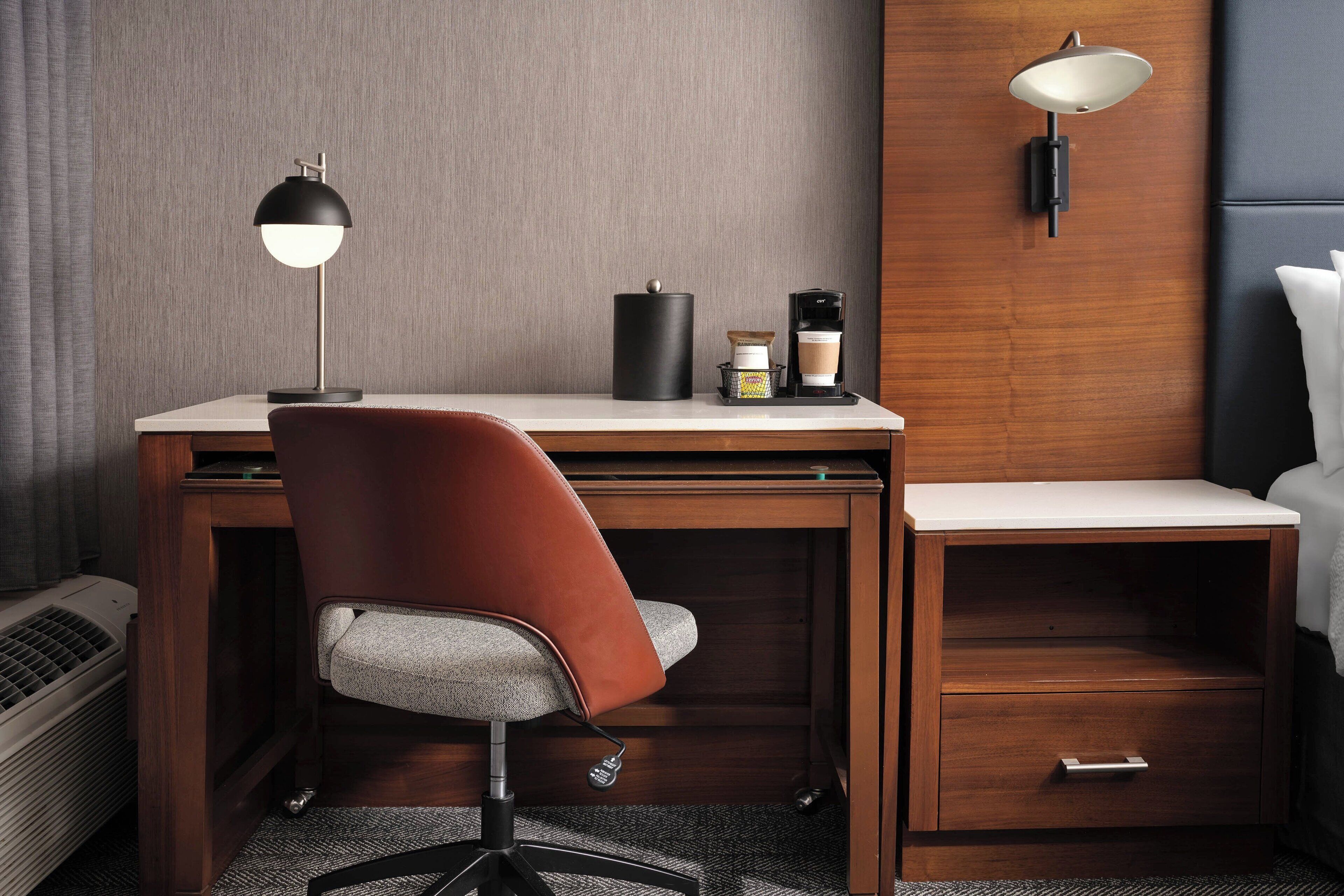 premium bedding, pillow-top beds, in-room safe, desk