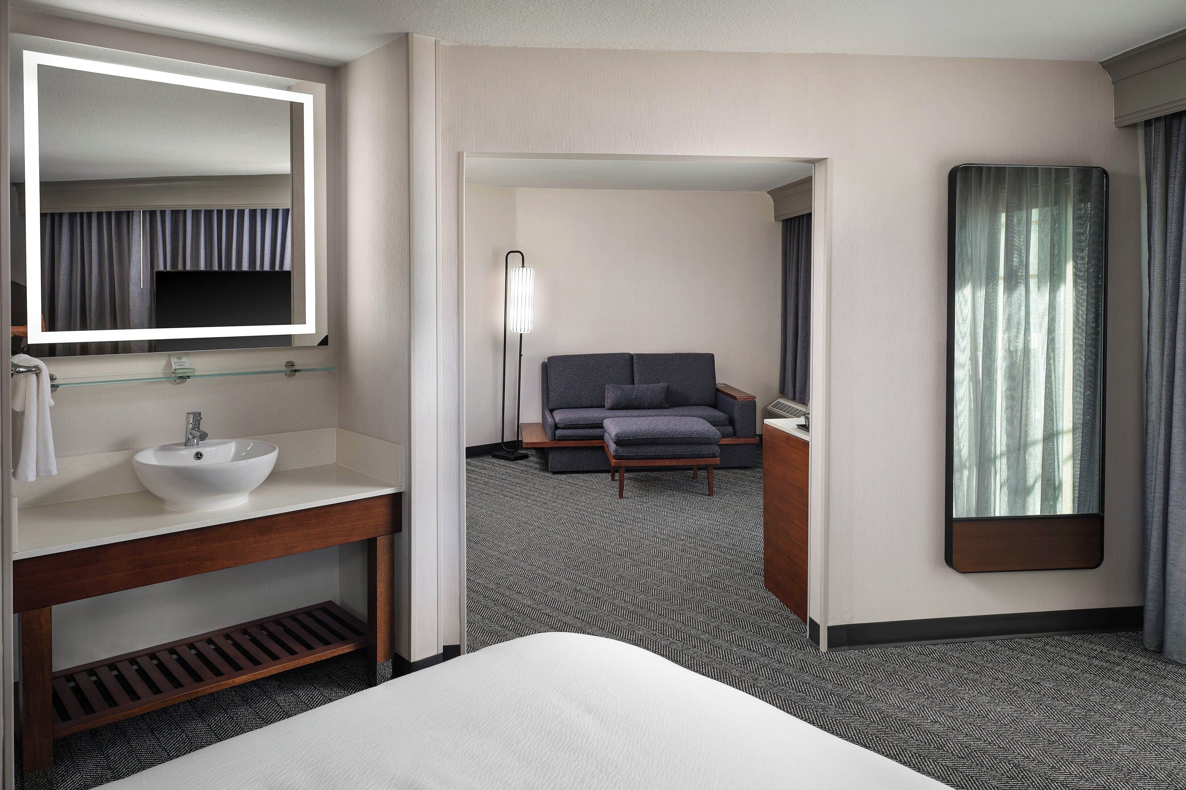 premium bedding, pillow-top beds, in-room safe, desk