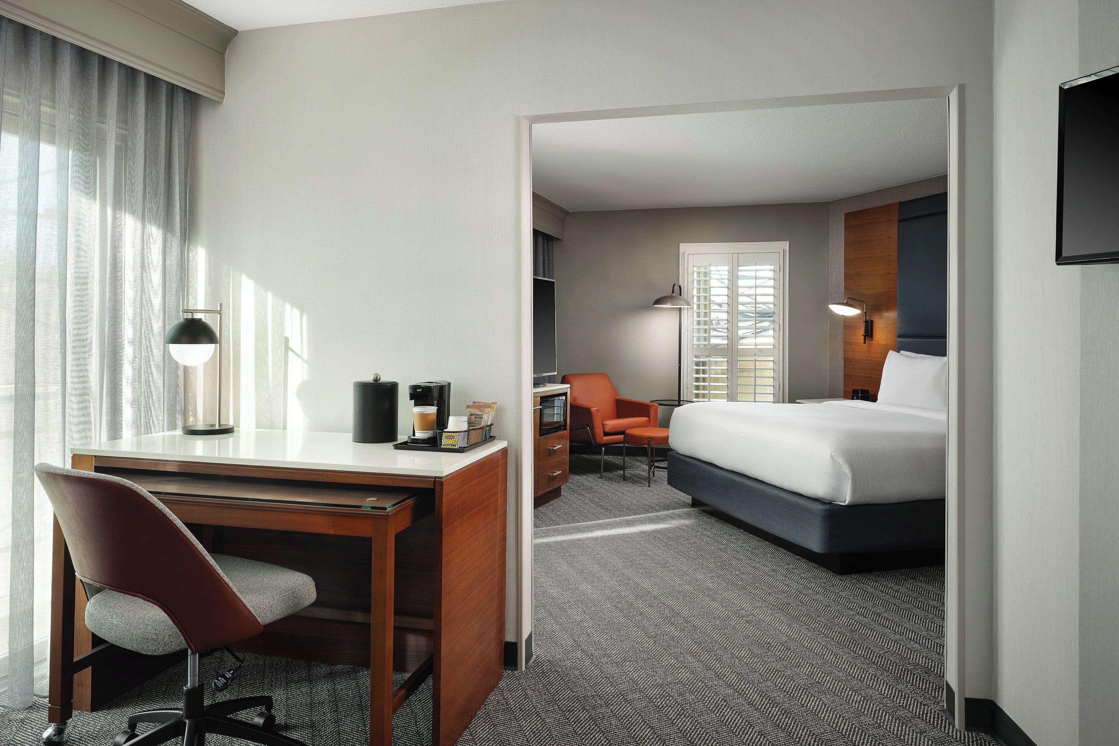 premium bedding, pillow-top beds, in-room safe, desk