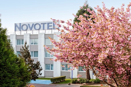 Ingresso della struttura. Novotel Paris Saclay