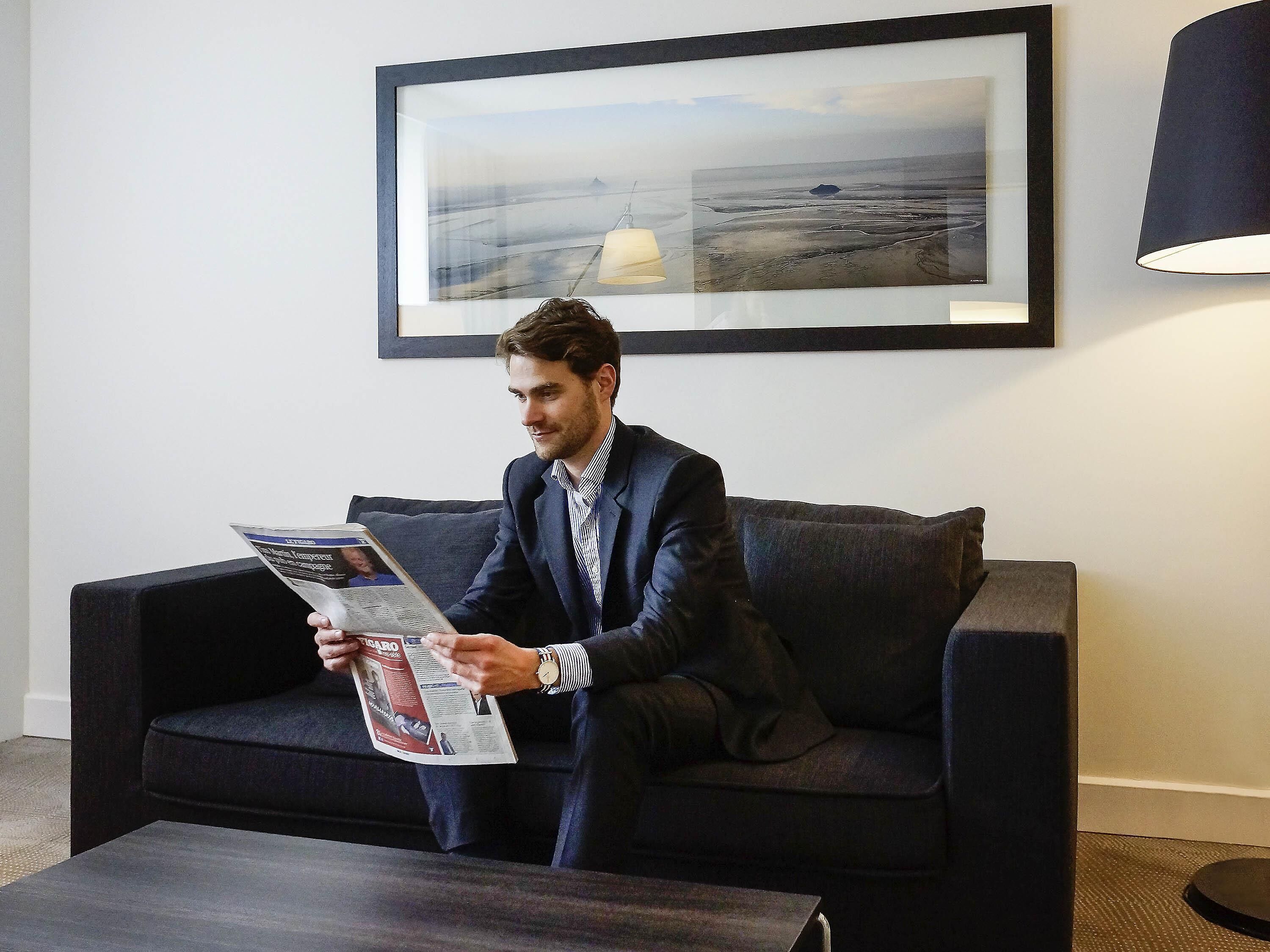 Suite, 1 Queen Bed with Sofa bed | Premium bedding, minibar, in-room safe, desk