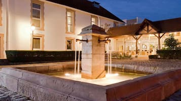 Khu tổ chức tiệc cưới trong nhà