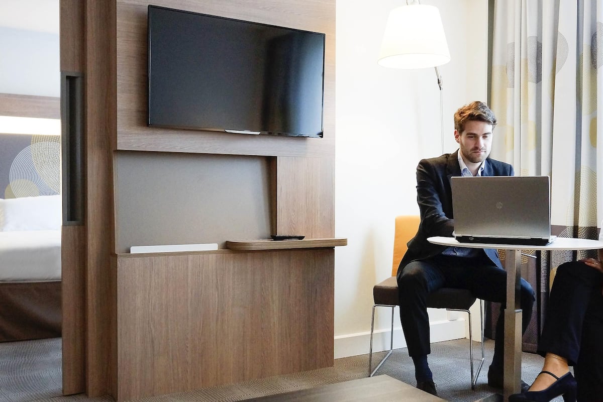 스위트, 퀸사이즈침대 1개 및 소파베드 | 고급 침구, 미니바, 객실 내 금고, 책상