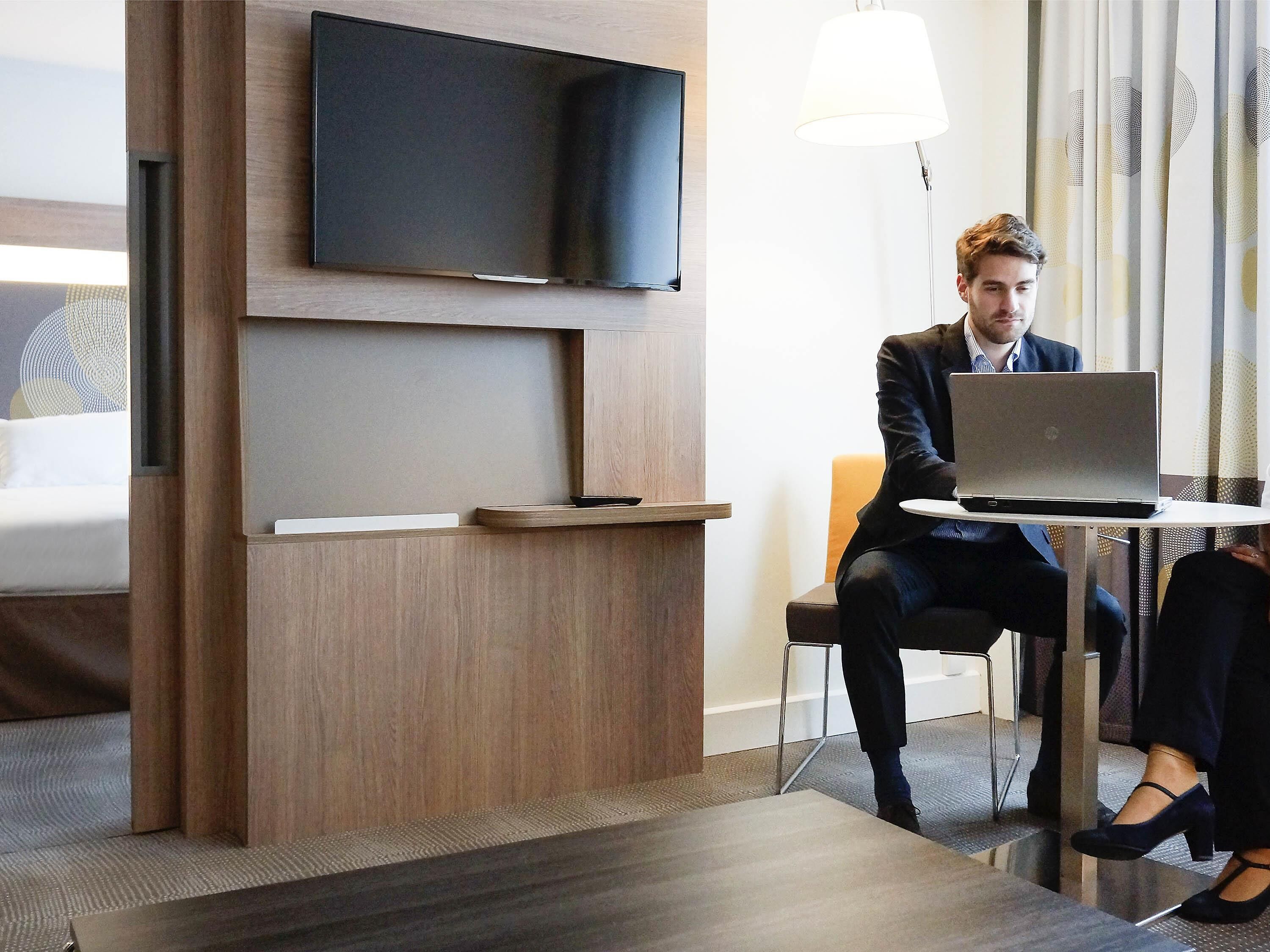 Suite, 1 Queen Bed with Sofa bed | Premium bedding, minibar, in-room safe, desk