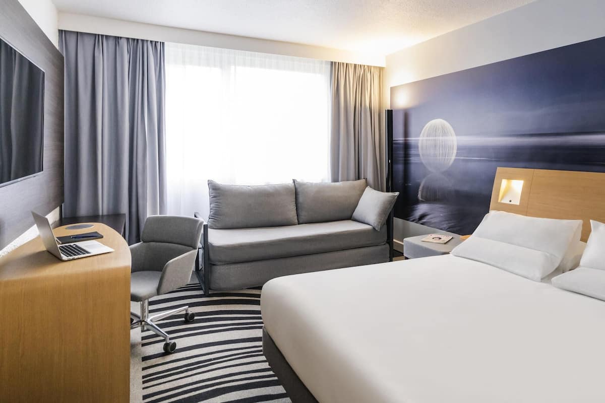 Premium bedding, minibar, in-room safe, desk