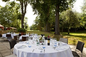 Cocina francesa con vista a la alberca 