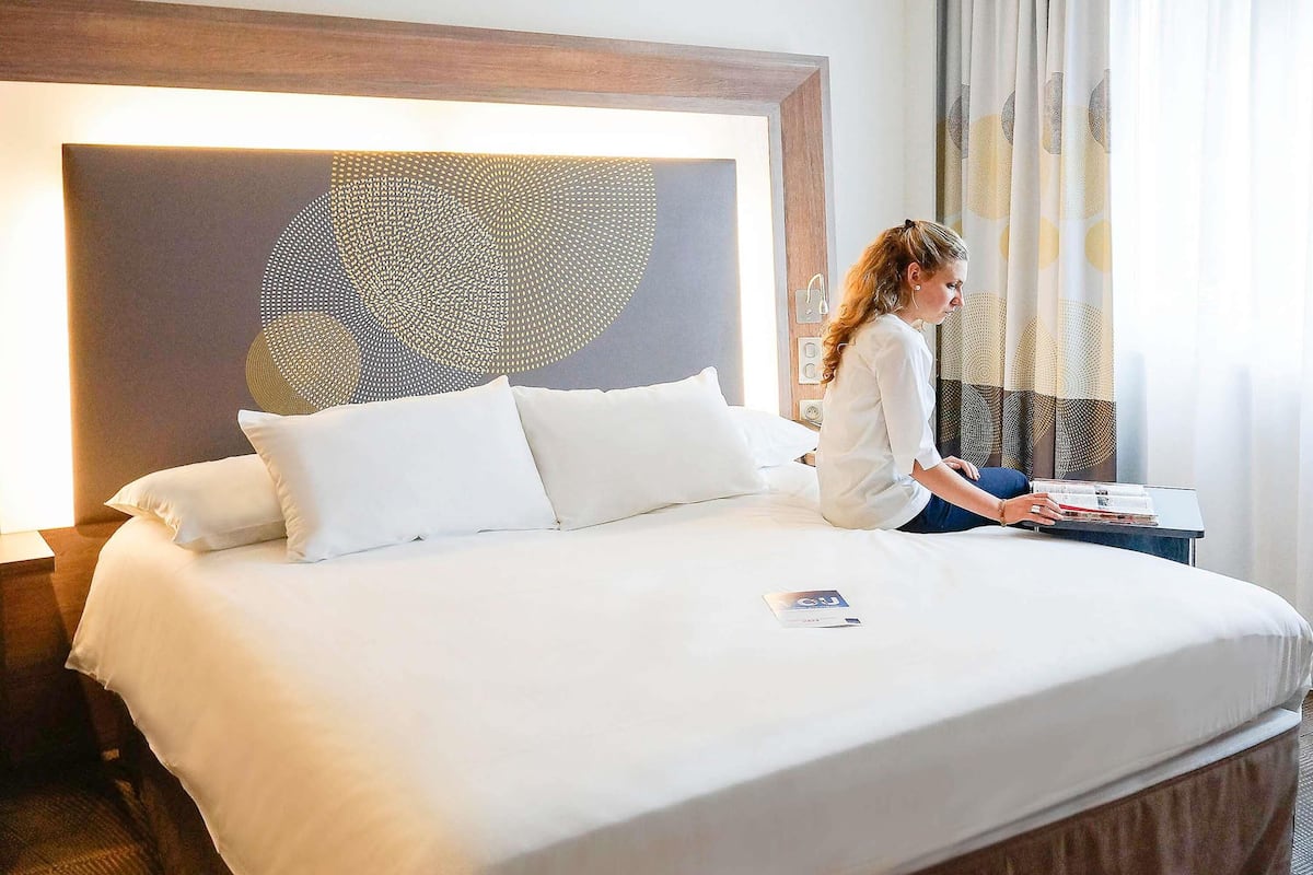 Suite, 1 Queen Bed with Sofa bed | Premium bedding, minibar, in-room safe, desk
