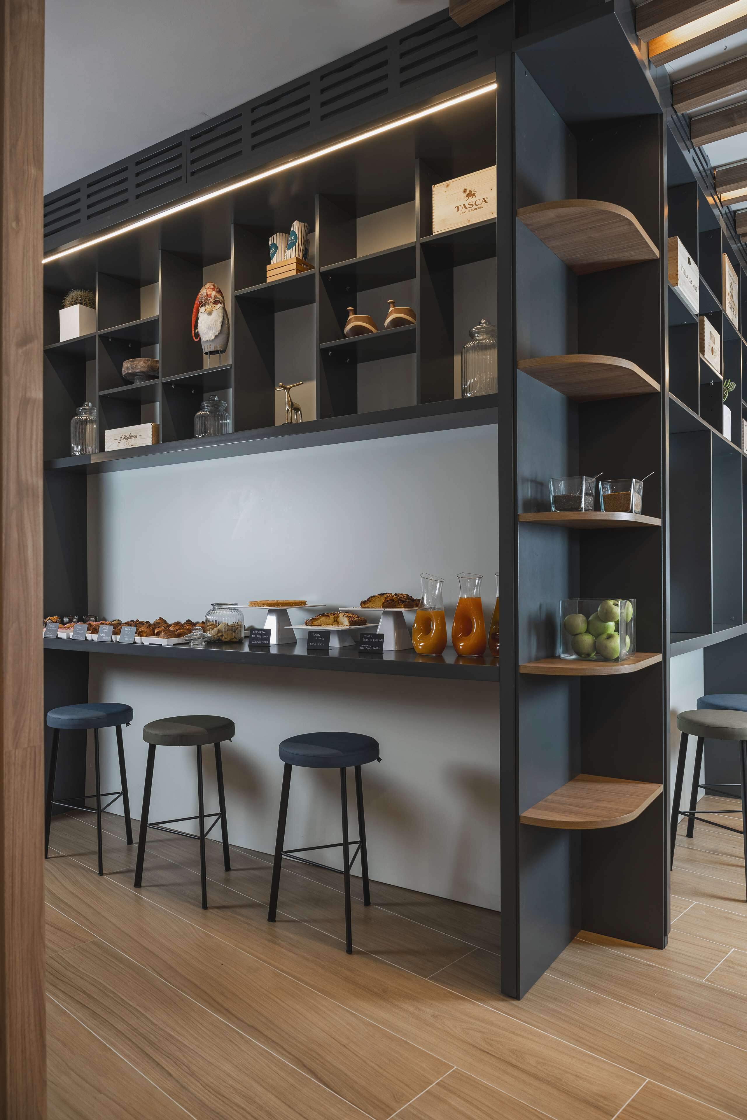 Tägliches kontinentales Frühstück (18 EUR pro Person)