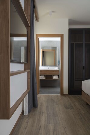 Assecador de cabells, bidet i tovalloles